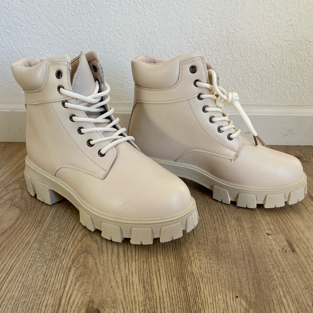 New Wild Diva Lounge Chunky Cream Lace-Up Combat Snow Ankle Boots Women’s 7 1/2